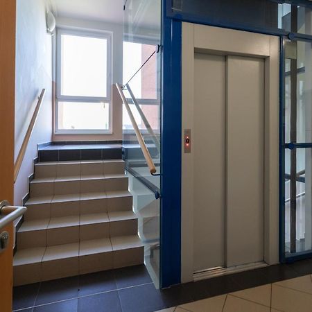 Sunny Apartment In Modrany By Prague Days 외부 사진