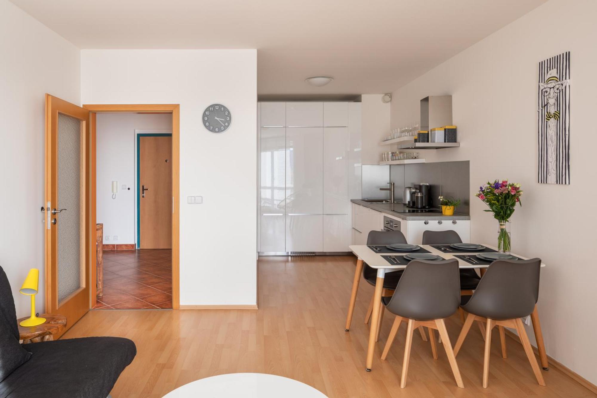 Sunny Apartment In Modrany By Prague Days 외부 사진